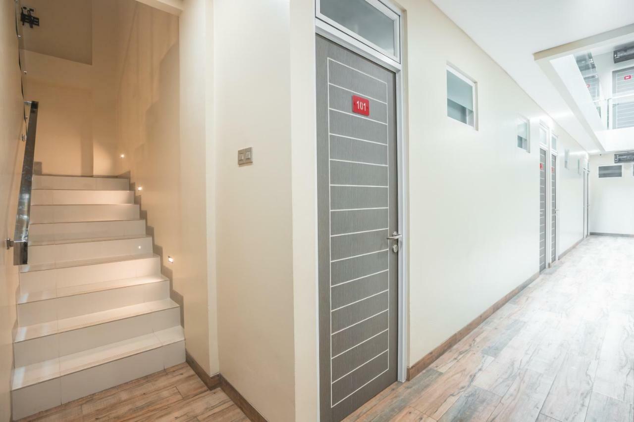 Super Oyo 1487 Residence Khoe Jakarta Eksteriør billede